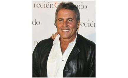 Jaime Camil Garza alza la mano para traer el cuerpo de José José