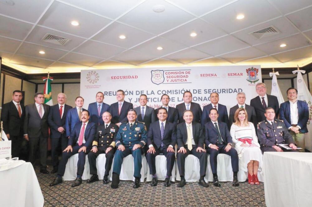 La reunión de la Conferencia Nacional de Gobernadores (Conago) se realizó ayer en la sede de la FGR, en la Ciudad de México. Participaron 29 mandatarios estatales y el comandante de la Guardia Nacional, Luis Rodríguez Bucio. Foto/ESPECIAL