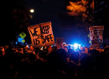 Marchan en Charlottesville contra supremacía blanca