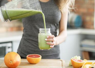 Ayuda a tus riñones a eliminar toxinas con este jugo natural a base de manzana