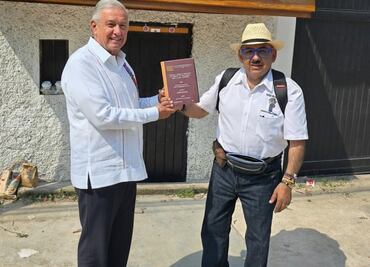 Lord Molécula se queda con las ganas de encontrar a AMLO en "La Chingada" y se arma foto con IA; "¿no que no?", expresa