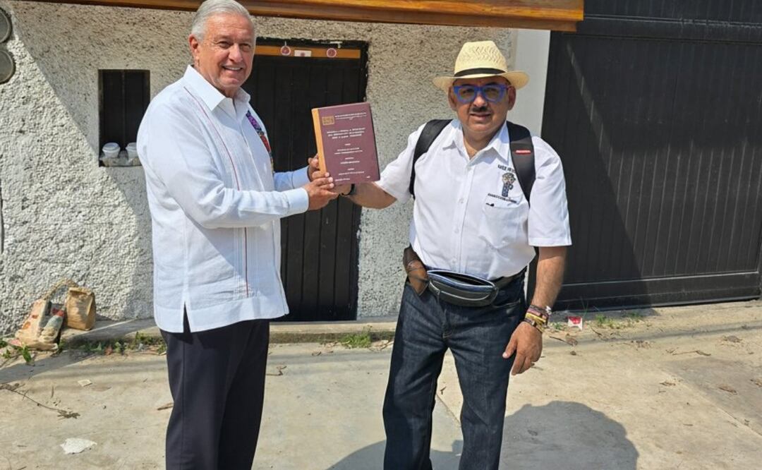 Lord Molécula publica foto con AMLO de IA tras fracaso en buscarlo en “La Chingada” (1/10/2025). Foto: X (@lordmolecula)