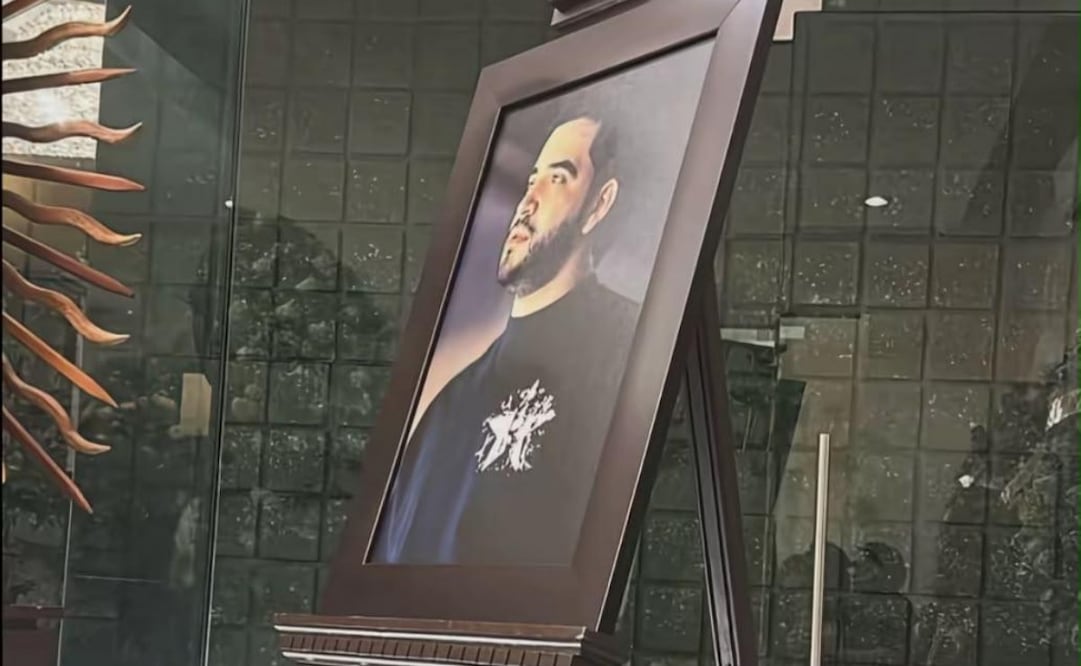 Familiares y amigos dan el último adiós al influencer César Gastélum en Sinaloa; será sepultado en la ciudad de Guamúchil .
Foto: Especial.