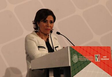 Lo más fácil es repartir dinero: Robles