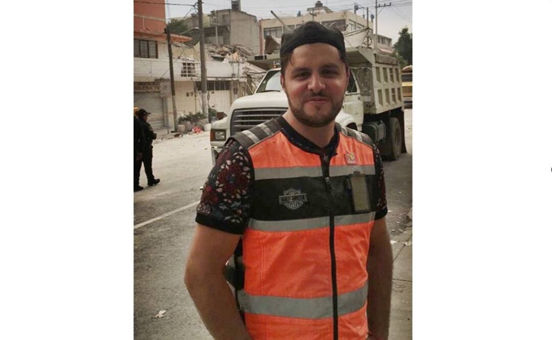 El conductor y comediante Paul Stanley se sumó a las labores de remoción de escombros y limpieza FOTO: Juan Pablo González