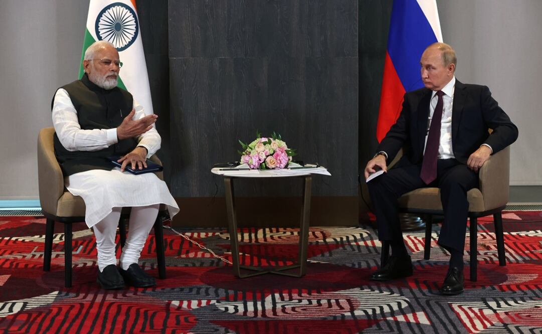 El presidente ruso Vladimir Putin se reúne con el primer ministro de India Narendra Modi. Foto: EFE
