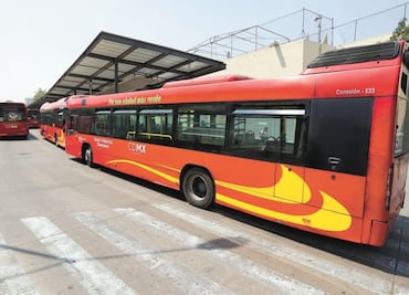 Cierran estación Escuadrón 201 del Metrobús en ambos sentidos