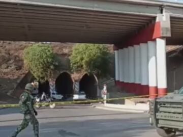 Dejan el cadáver de un hombre colgado en puente de Zacatecas