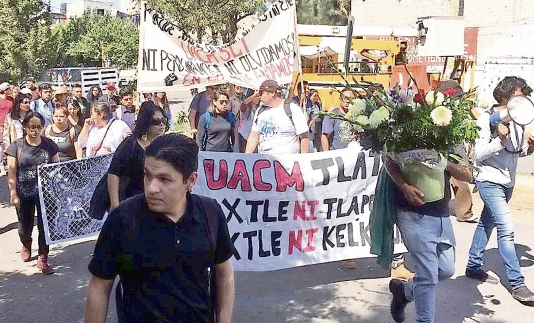 Los compañeros de César Ramírez, asesinado durante un asalto en el transporte público, caminaron hacia la alcaldía Iztapalapa. Foto: ESPECIAL