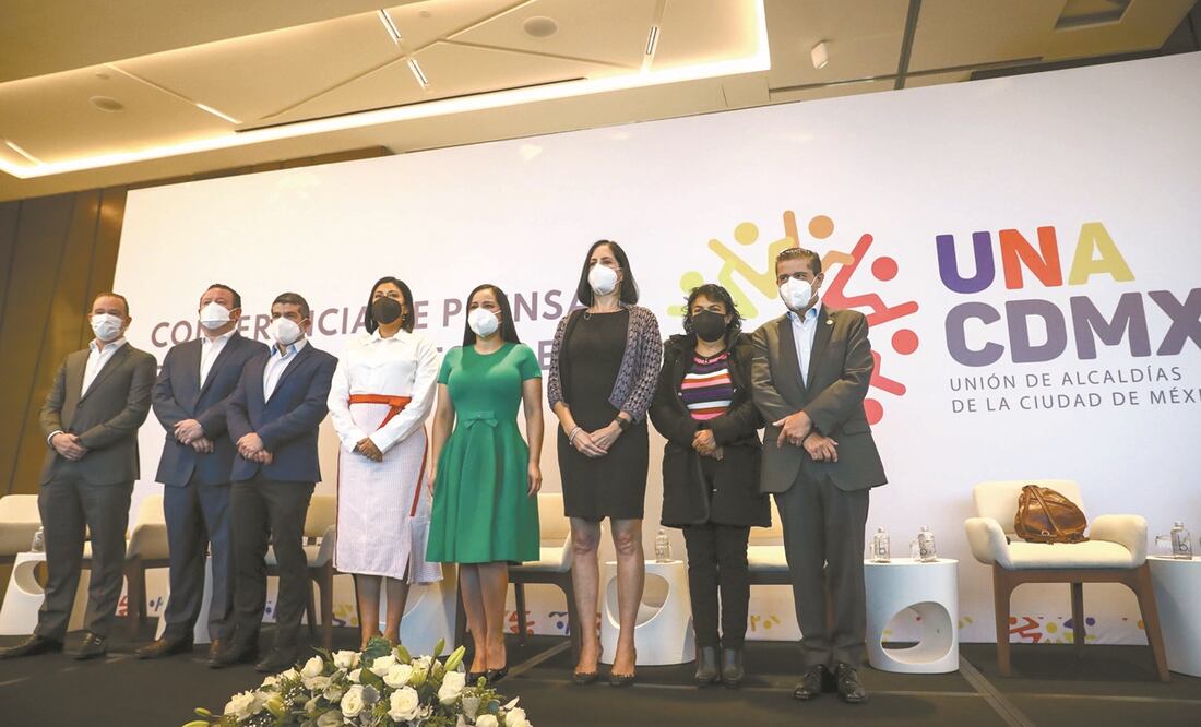 En conferencia de prensa, los alcaldes electos del PAN, PRI y PRD expresaron que exigirán recursos para desinfección, cubrebocas y establecer protocolos en las escuelas, ante el inminente regreso a clases. Foto: Diego Simón. El Universal