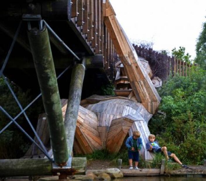 Esculturas gigantes de duendes invaden los bosques de Dinamarca