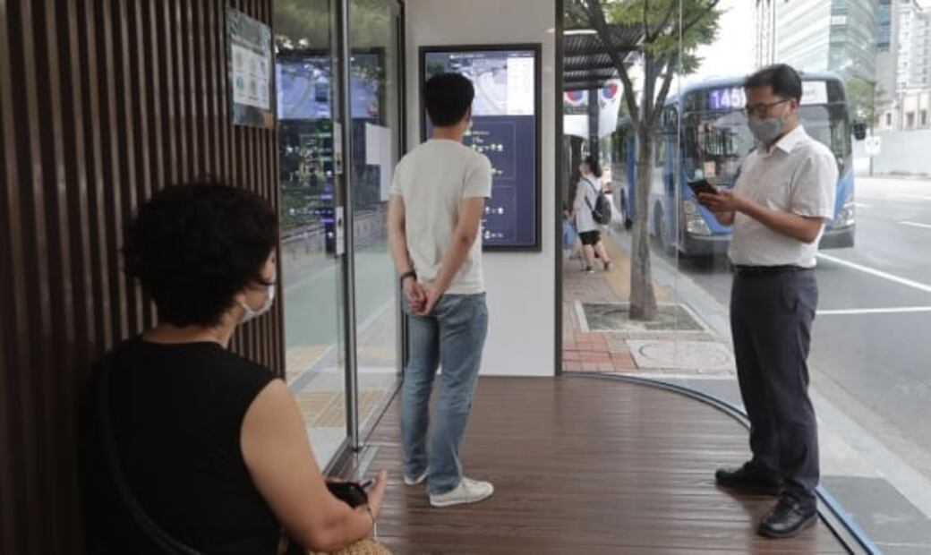 Corea del Sur fortifica las paradas de autobús contra el Covid-19