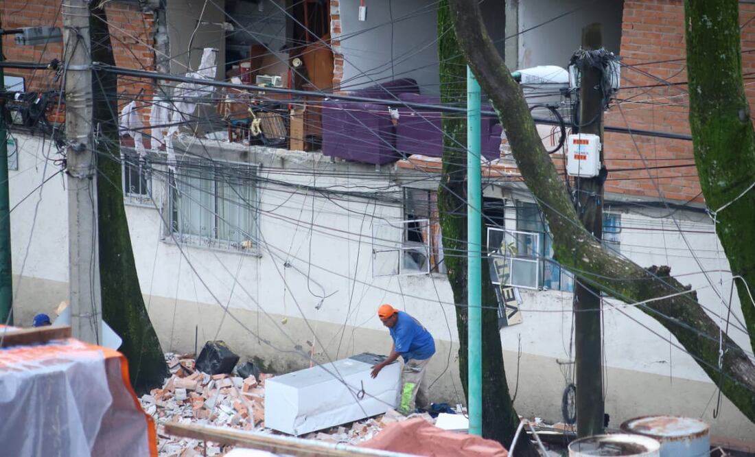 Debido a la fuerte explosión, será necesario apuntalar edificio, detalló Myriam Urzúa. (Foto: Luis Camacho/ EL UNIVERSAL)