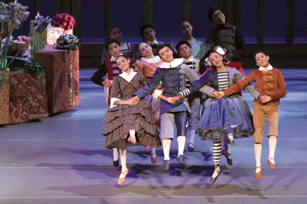 Este año se situó el ballet en la Rusia de finales del siglo XIX (CARLOS MEJÍA. EL UNIVERSAL)