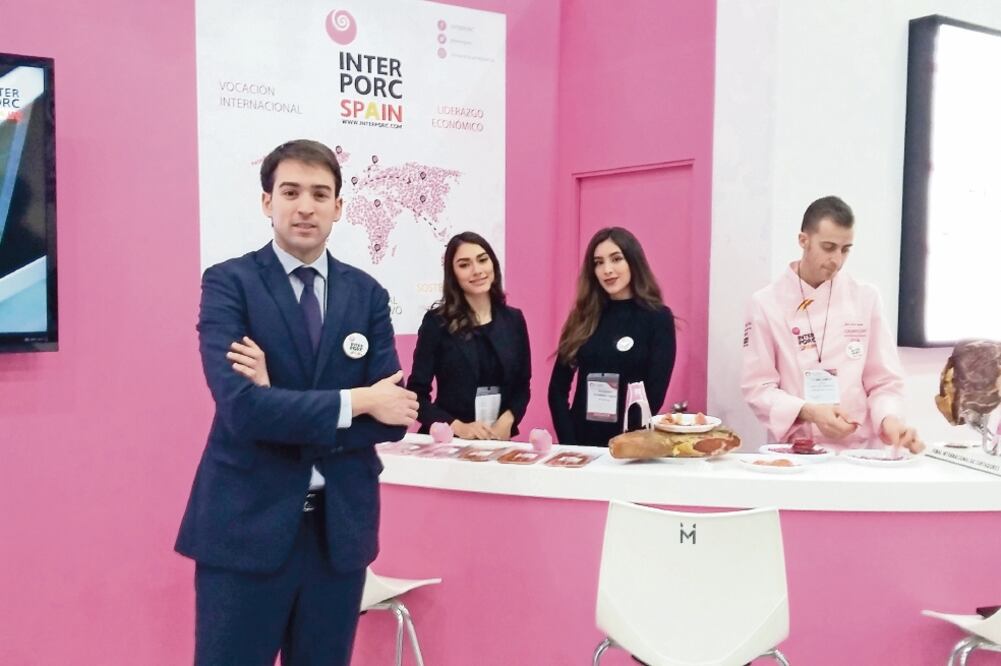 Daniel de Miguel, directivo de Interporc, destacó que España es el principal proveedor de jamón curado en México. Foto: RUBÉN MIGUELES. EL UNIVERSAL