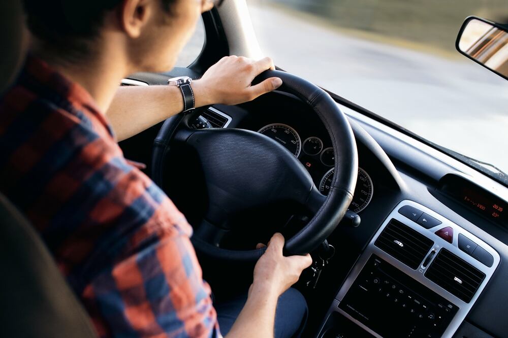 El sistema de dirección de un auto debe contribuir a mejorar la seguridad de conducción / Foto: Pexels