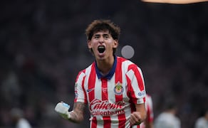 Santiago Sandoval fue la gran figura de Chivas contra Pumas / Foto: Imago7