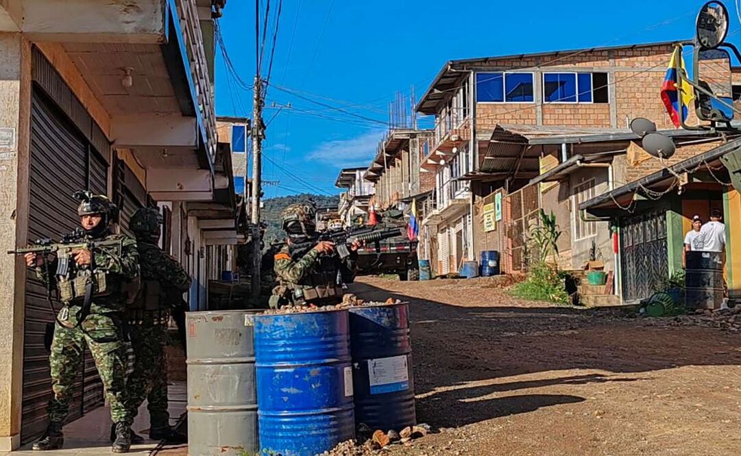 El presidente de Colombia, Gustavo Petro, ordenó bombardeos contra el Estado Mayor Central (EMC), disidencia de las FARC, tras un ataque con drones que hirió a civiles y militares en Cauca. Foto: AFP