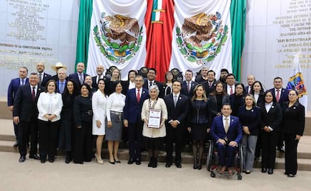 Américo Villarreal entrega la Medalla "Luis García de Arellano" a Cecilia Lugo; reconocen 50 años de trayectoria en la danza