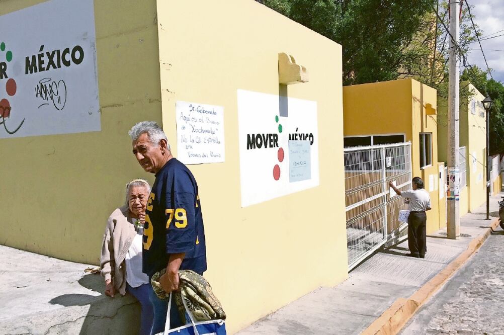 Pacientes de diferentes clínicas y hospitales que acudían a consulta se encontraron con la sorpresa de que no había servicio. (FOTO: ISAMAEL GARCÍA. EL UNIVERSAL)
