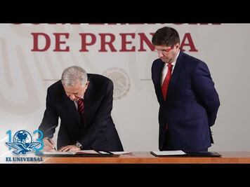 AMLO certifica ante notario su compromiso de no reelegirse en 2024