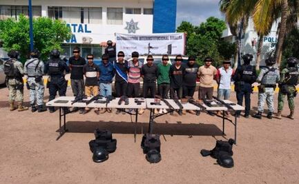 Fuerzas federales y estatales capturan a 11 sujetos en Navolato, Sinaloa; les decomisan armas, equipo táctico y dos vehículos