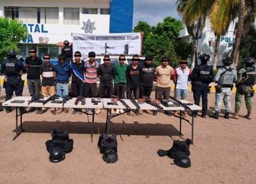 Fuerzas federales y estatales capturan a 11 sujetos en Navolato, Sinaloa; les decomisan armas, equipo táctico y dos vehículos