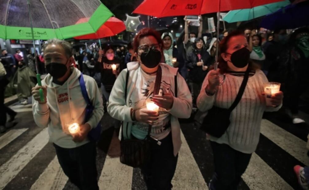 Realizan velada por la paz en el Ángel de la Independencia; marchan al Senado contra reforma a Guardia Nacional