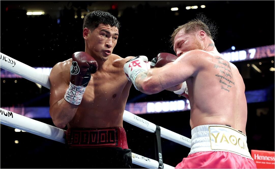 Canelo Álvarez perdió ante Dmitry Bivol; es la segunda derrota del mexicano / FOTO: AFP