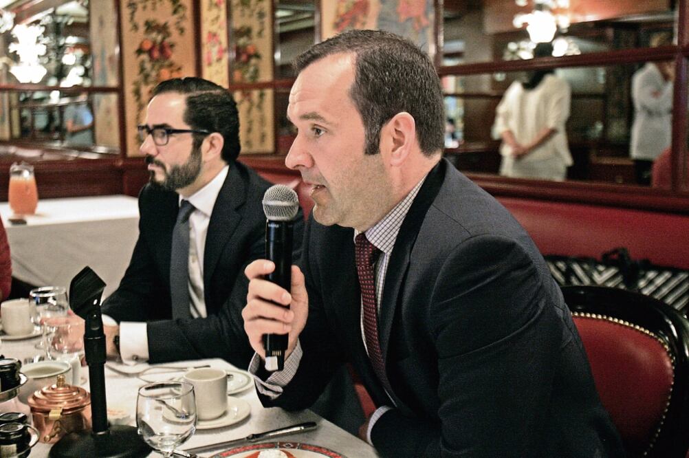 Braulio Arsuaga, director general de Grupo Presidente, y Antonio González, de Grupo Ballesol (ALEJANDRO ACOSTA. EL UNIVERSAL)