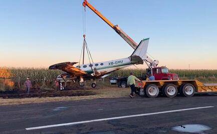 Avioneta se incendia en Los Mochilas, Sinaloa, tras aterrizaje forzoso