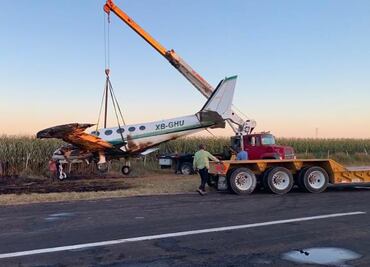 Avioneta se incendia en Los Mochilas, Sinaloa, tras aterrizaje forzoso
