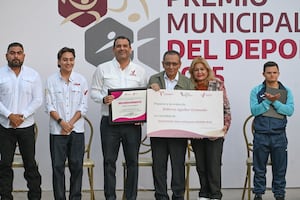 Gana Roberto Aguilar Grimaldo el "Premio Municipal de Periodismo Deportivo" en el género crónica en Ciudad Victoria, Tamaulipas