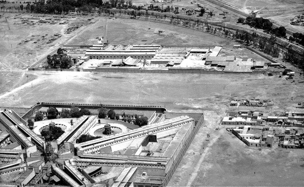 Los alrededores de la Penitenciaría de Lecumberri en 1932. La diagonal que se abre hacia la izquierda era el antiguo Canal de San Lázaro, ahora la avenida Oceanía. Imagen: ICA/Aerofoto.
