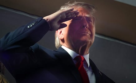 Trump asiste al juego de los Knicks y los Spurs; el público responde con fuertes abucheos