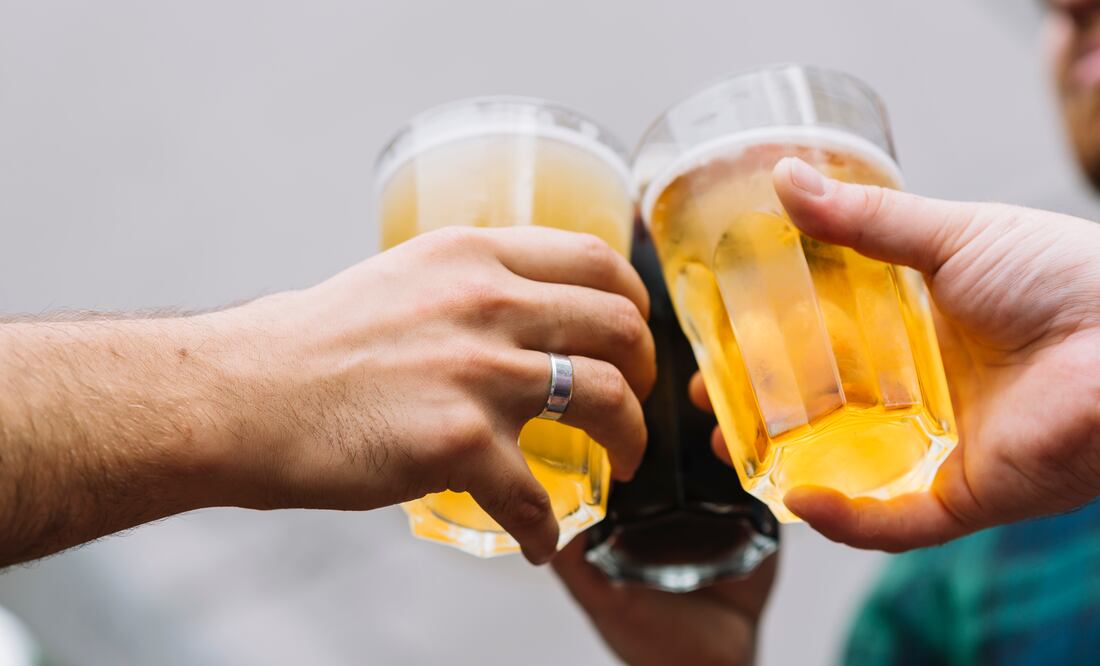 Datos de la industria muestran que la cerveza sin alcohol se mantiene con crecimientos importantes entre las preferencias de los consumidores. Foto: Freepik