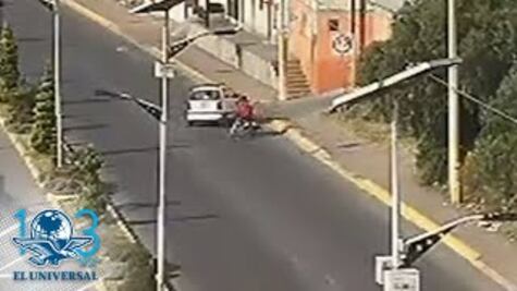 Captan en video choque de motociclista contra auto en Teotihuacán