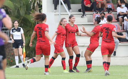 Miah Zuazua anota gol olímpico en la Liga MX Femenil