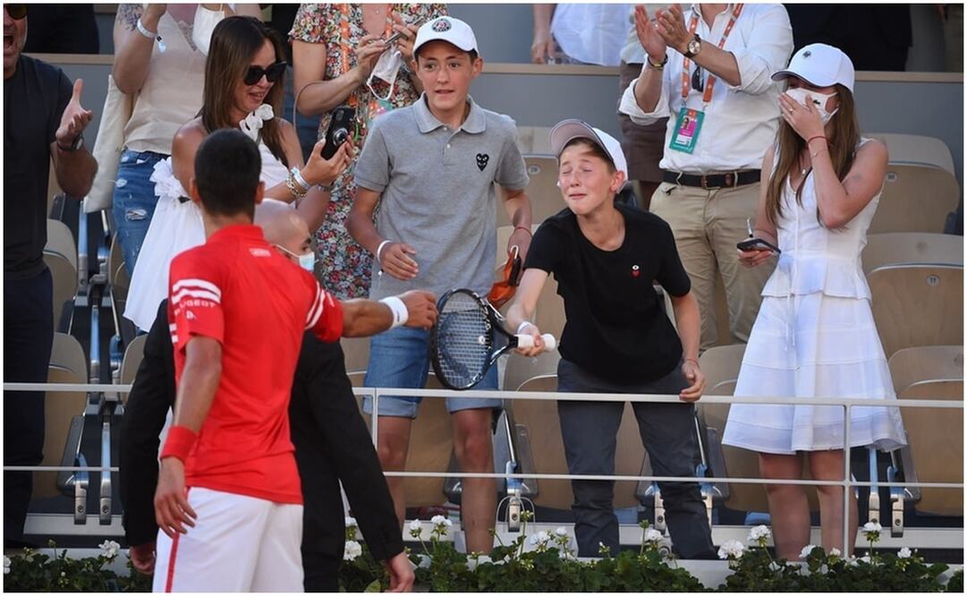 El tenista serbio sorprendió al niño mexicano. Foto: @rolandgarros