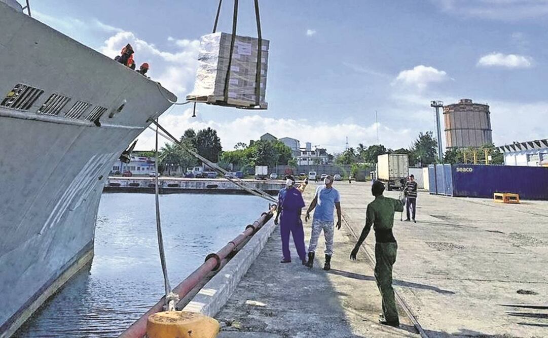 El buque “Huasteco” con cargamento de libros. Foto: Especial.
