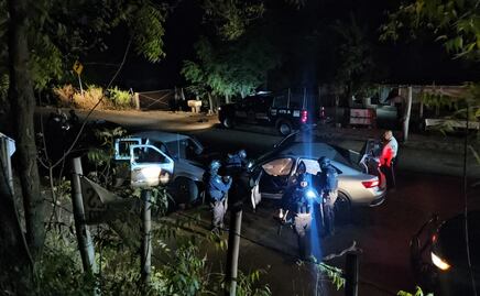 Ataque armado a dos jóvenes provoca persecución y choque en carretera a Imala en Culiacán; una familia resulta lesionada