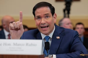 "Trump no se duerme"; Rubio defiende salud mental del presidente de EU