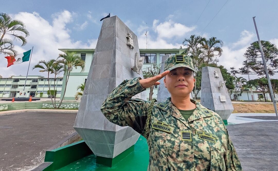 Dentro del Ejército Mexicano, Edith Mendoza Aquino tiene la misión de instalar, operar y mantener los sistemas de comunicaciones, así como proporcionar apoyo logístico y operar el enlace de los mandos de diferentes niveles. Foto: Édgar Ávila / EL UNIVERSAL