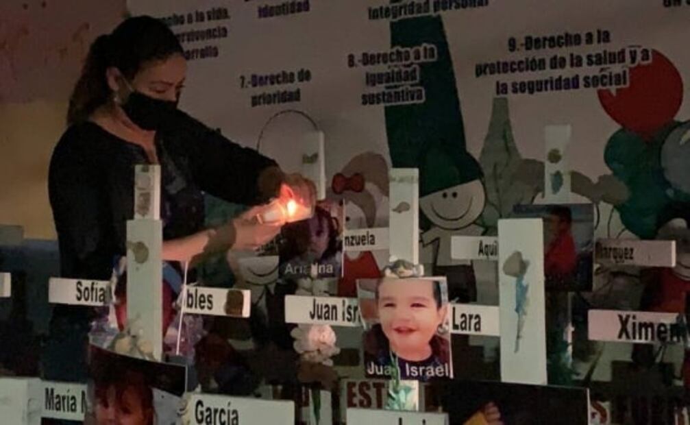 Hacen vigilia en memoria de los niños fallecidos en la Guardería ABC