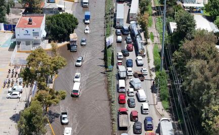 Gobierno de Cuautitlán Izcalli atiende mega bache en carretera Cuautitlán-Tlalnepantla después de un mes 