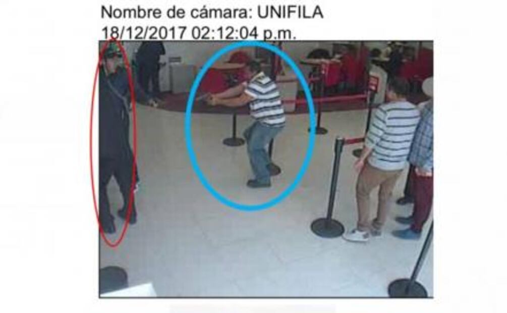 "Desenfundé mi arma y le grité a la rata", dice agente que frustró robo en banco