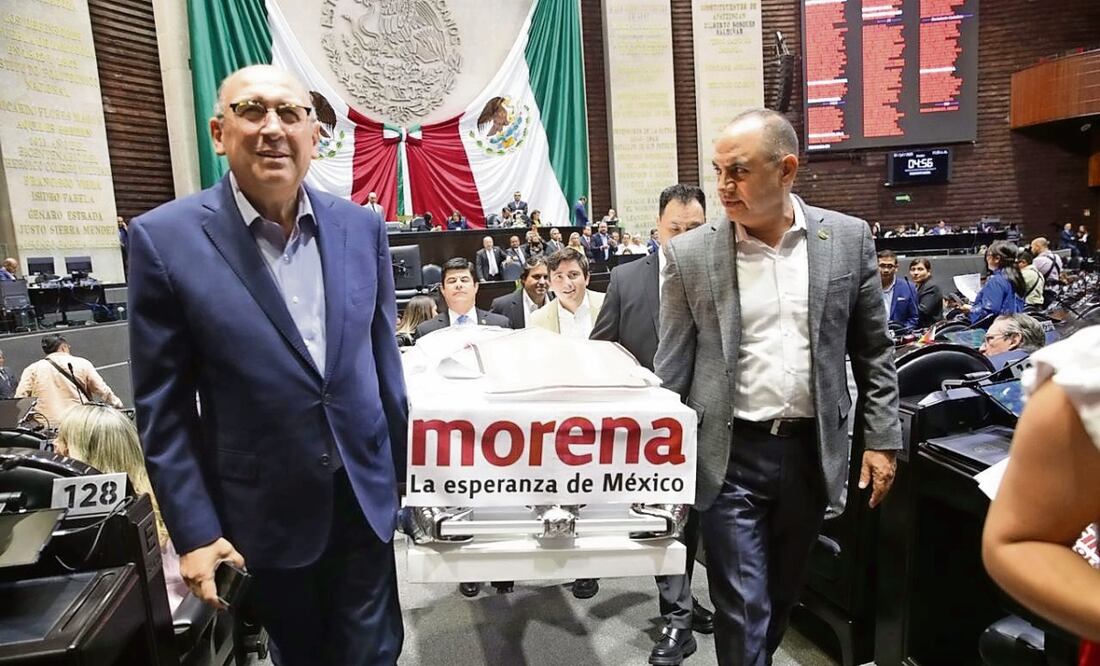 Diputados de oposición afirmaron que Morena enterró ayer la libertad de prensa, de expresión y de información. Foto: Especial
