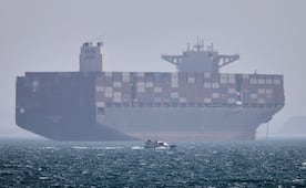 Portacontenedores es impactado por proyectiles en puerto de Irak; es por ataque de EU a buque iraní, dice Guardia Revolucionaria