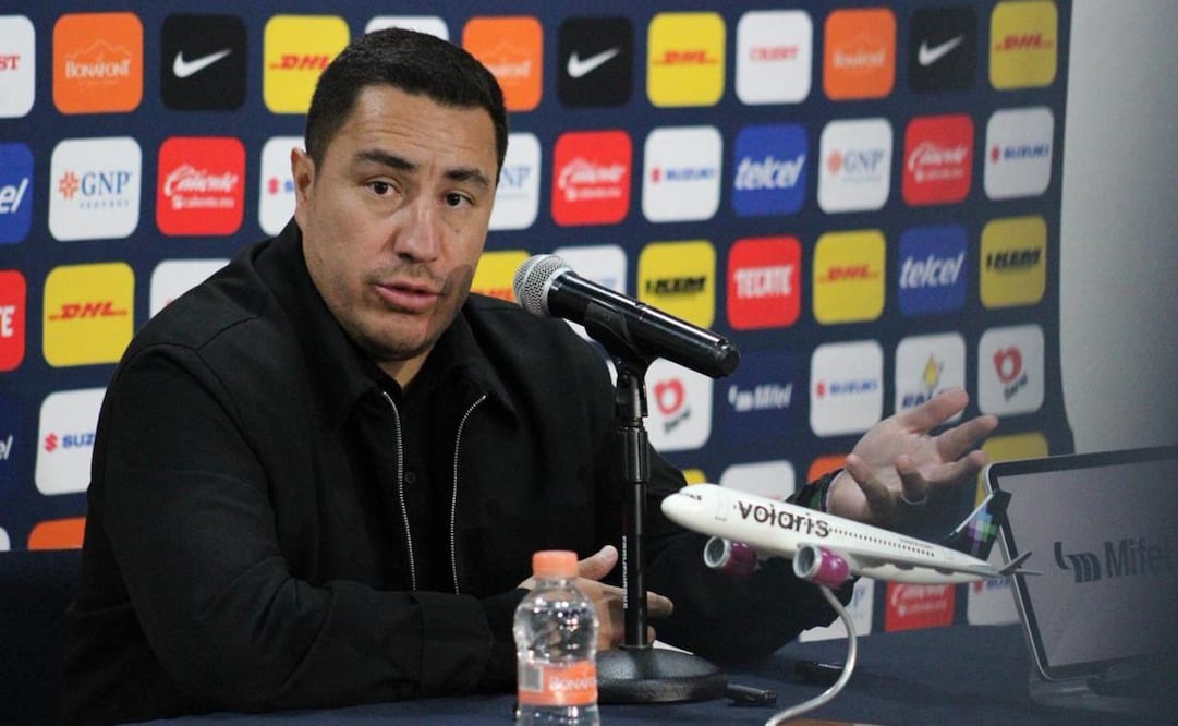 Efraín Juárez aplaude a sus futbolistas tras derrotar a Rayados / Foto: Maritza Villagómez - EL Gráfico