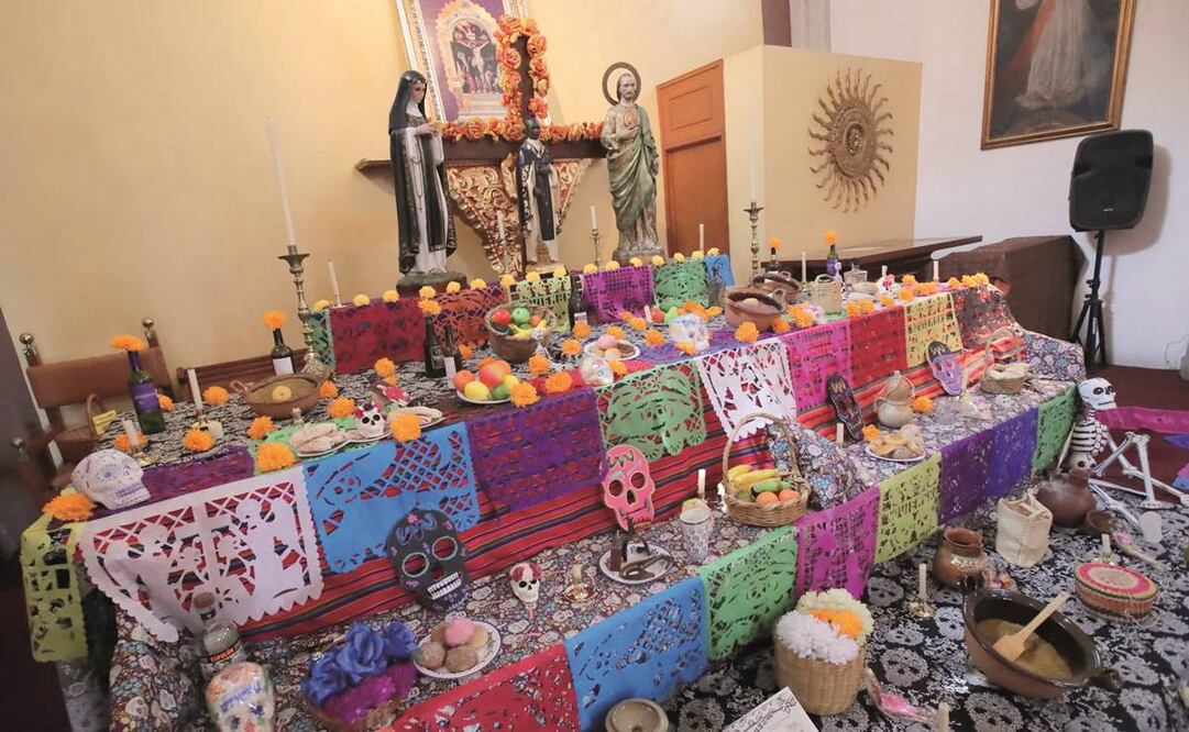 Tradicionalmente, en la Capilla de las Ánimas se coloca la ofrenda de muertos de la Catedral Metropolitana. Foto: Fernanda Rojas/ EL UNIVERSAL
